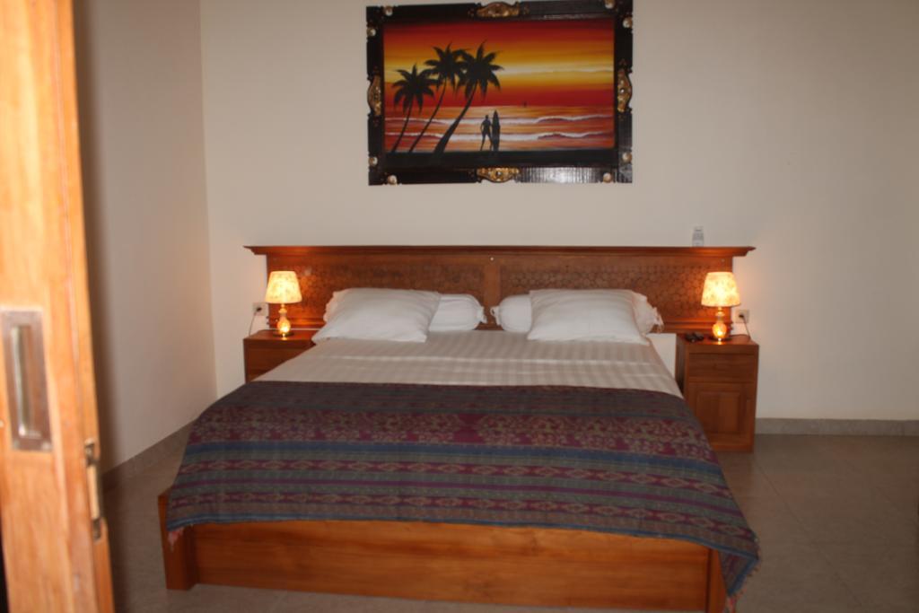 Coral Beach Pizza Cottages Gili Trawangan Exterior photo